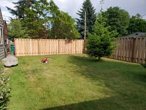 908 NE 114th Ave in Portland, OR - Foto de edificio - Building Photo