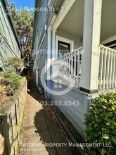 2045 E Burnside St-Unit -3 in Portland, OR - Building Photo - Building Photo
