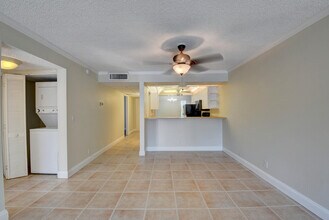 16 Royal Palm Way in Boca Raton, FL - Building Photo - Building Photo
