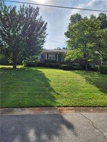 3272 Spreading Oak Dr