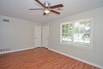 1138 Perry Hill Rd in Montgomery, AL - Building Photo - Building Photo