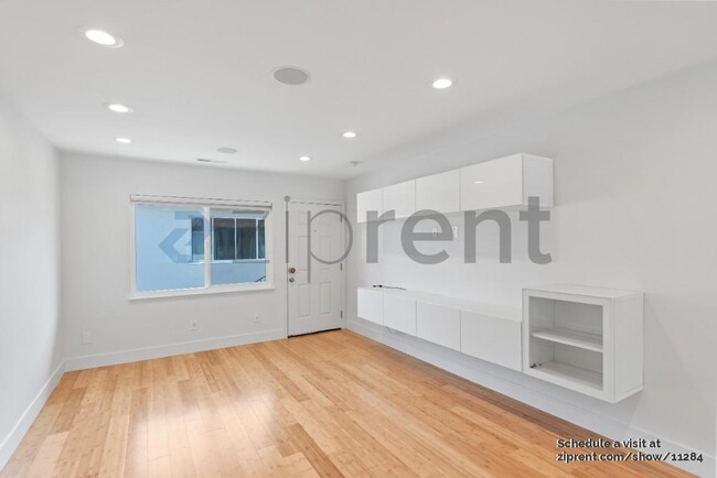 1011 E 17th St in Oakland, CA - Building Photo - Building Photo