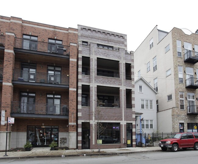 2111 W Belmont Ave in Chicago, IL - Building Photo - Building Photo