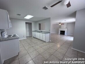 315 Upland Creek in San Antonio, TX - Building Photo - Building Photo