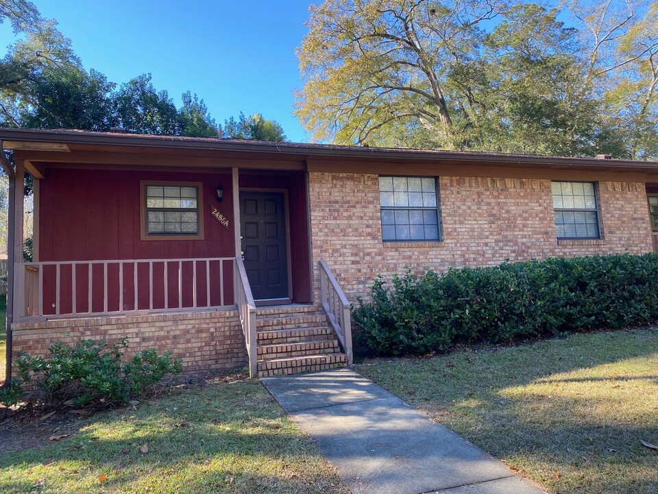 2486 Wren Hollow Dr in Tallahassee, FL - Building Photo