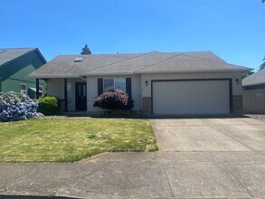 2153 Steelhead Ct in Lebanon, OR - Building Photo - Building Photo