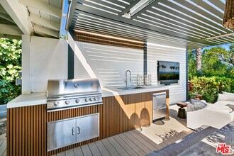 26887 Sea Vista Dr in Malibu, CA - Building Photo - Building Photo