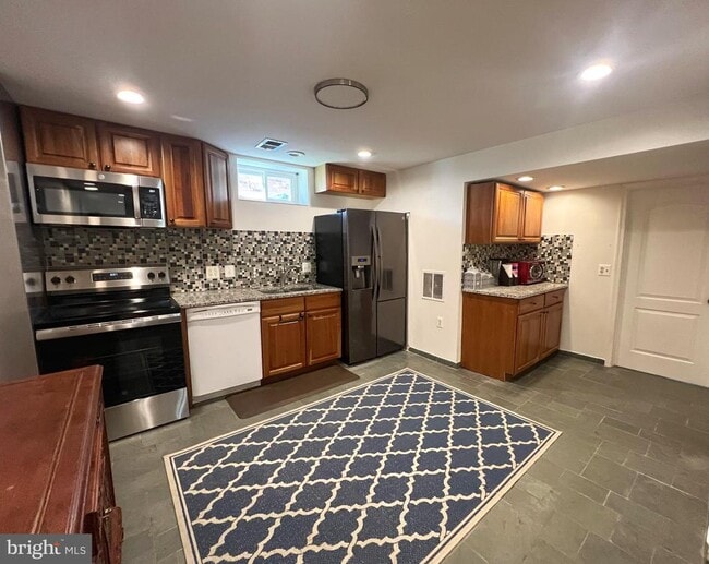 2302 E Randolph Ave in Alexandria, VA - Building Photo - Building Photo