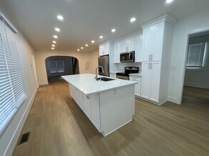 501 Burnett Ave S in Renton, WA - Foto de edificio - Building Photo