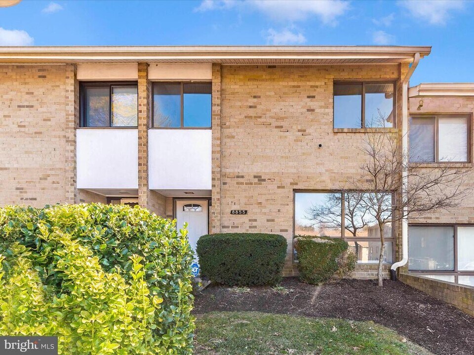 8855 Roll Right Ct in Columbia, MD - Building Photo