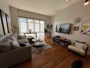 845 Fort Stockton Dr in San Diego, CA - Building Photo - Building Photo