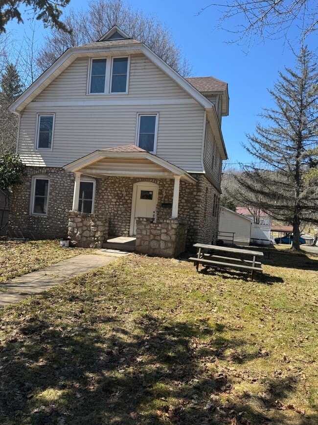 440 N Main St, Unit 2-3