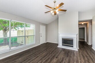 10501 Shadywood Dr in Fort Worth, TX - Building Photo - Building Photo