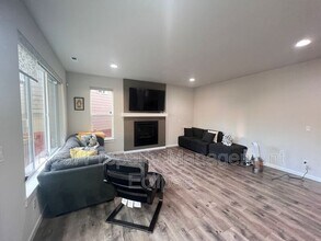 19205 14TH AVE SE in Bothell, WA - Building Photo - Building Photo