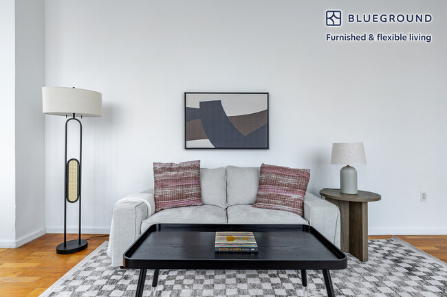 635 W 42nd St in New York, NY - Building Photo - Building Photo