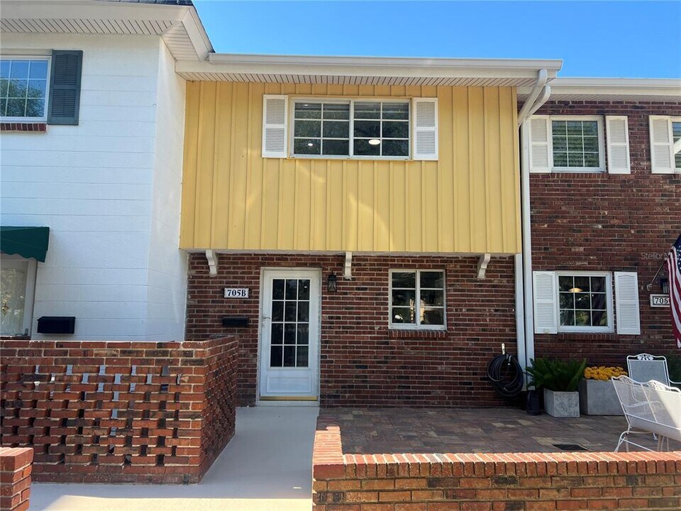 705 W Venice Ave in Venice, FL - Building Photo
