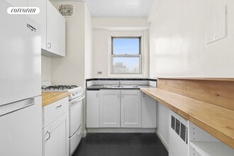 111 3rd Ave in New York, NY - Building Photo - Building Photo
