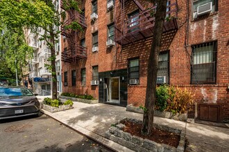 315-317 E 54th St in New York, NY - Building Photo - Building Photo