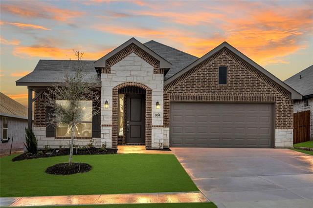 property at 904 Versailles Ct