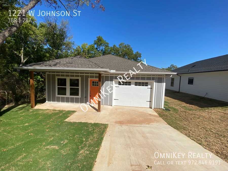 1221 W Johnson St in Denison, TX - Building Photo