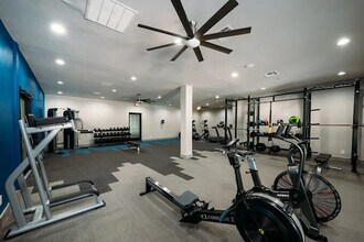 ParkVista Apartments in San Antonio, TX - Building Photo - Building Photo