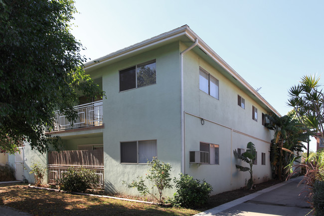 731 Gladys Ave in Long Beach, CA - Building Photo - Building Photo