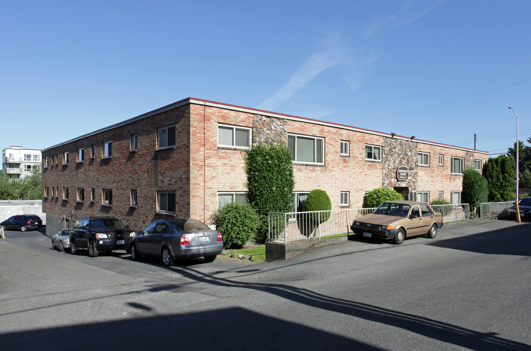 Greenwood Manor Apartments in Seattle, WA - Building Photo