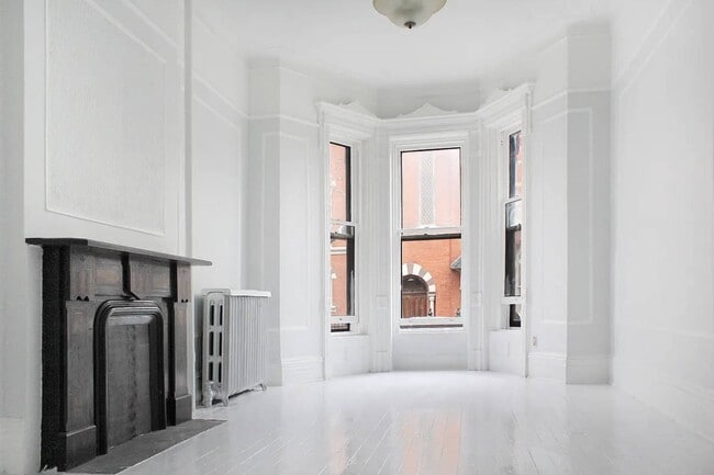property at 152 Kent St