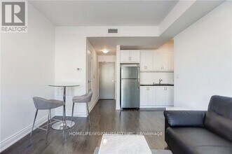 683 Danforth Ave in Toronto, ON - Building Photo - Building Photo
