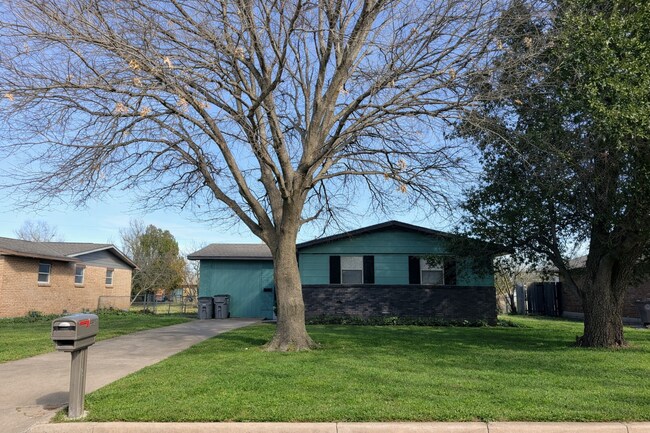 2331 NW Austin Dr in Lawton, OK - Building Photo - Building Photo