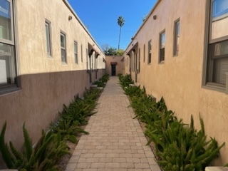 Sunshine Court in Los Angeles, CA - Foto de edificio - Building Photo