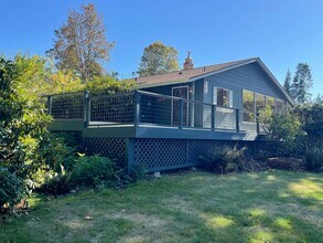 6408 S Admiralty Way in Freeland, WA - Building Photo - Building Photo