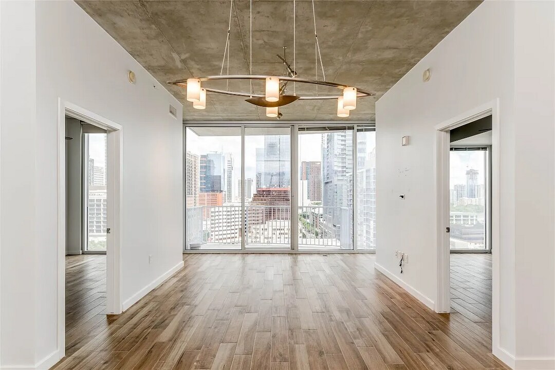 360 Nueces St in Austin, TX - Building Photo