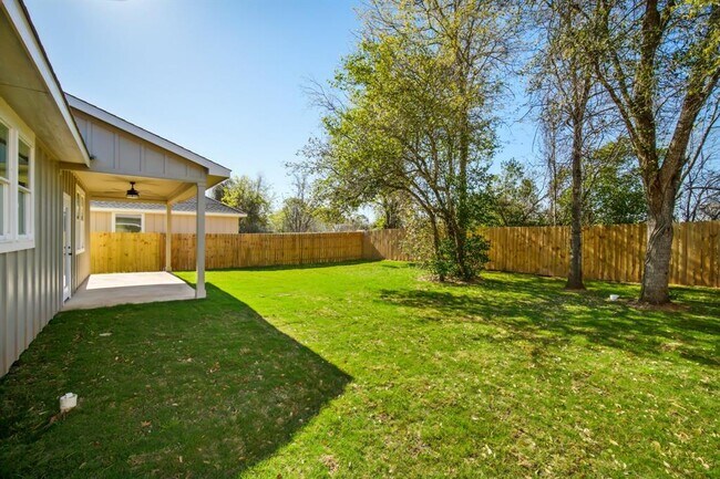 109 Callie St in Smithville, TX - Building Photo - Building Photo