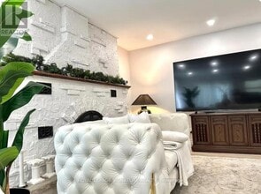 1119 Rebecca St in Oakville, ON - Building Photo - Building Photo