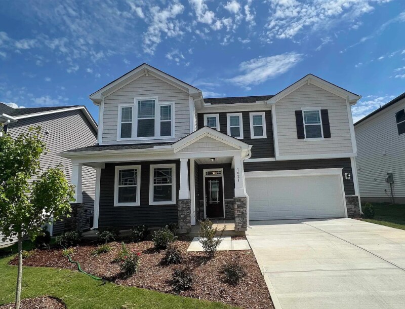 1021 Garrow Dr in Holly Springs, NC - Foto de edificio