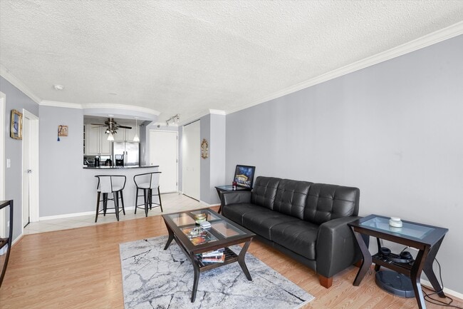 111 W Maple St, Unit 2508 in Chicago, IL - Building Photo - Building Photo