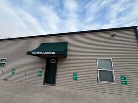 690 W Judson St in Carbon Hill, IL - Building Photo