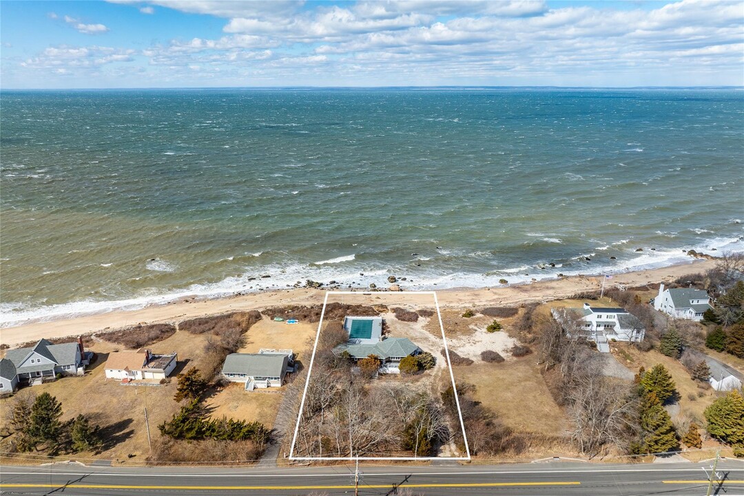 56765 County Rd 48 in Greenport, NY - Building Photo