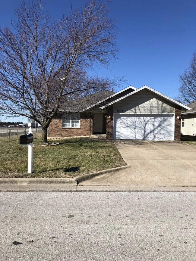 1507 N Engel Ave in Springfield, MO - Building Photo - Building Photo