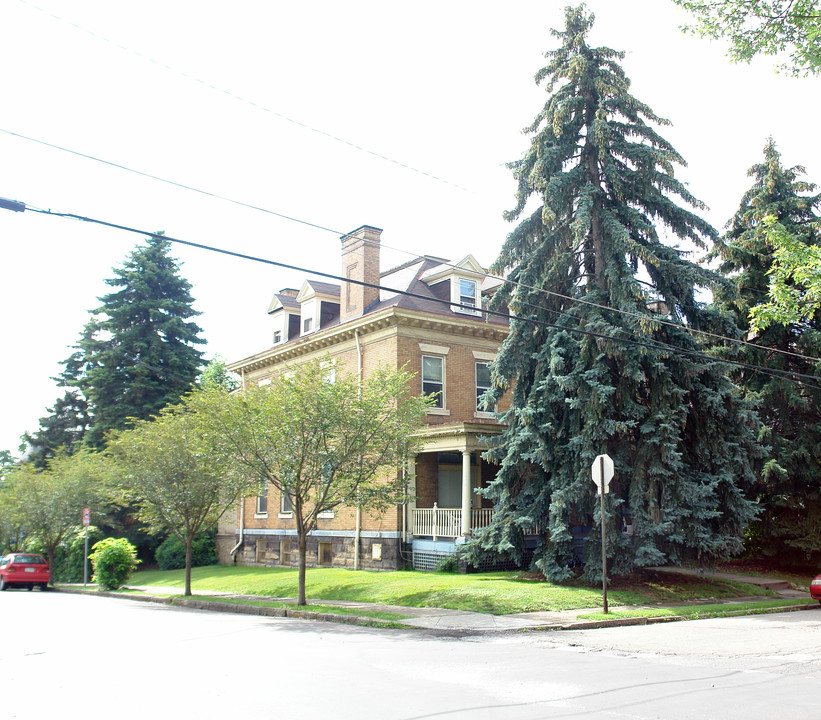 401 S Graham St in Pittsburgh, PA - Building Photo