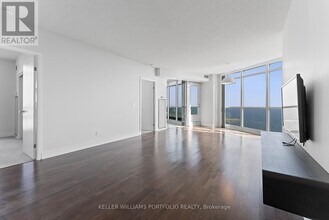 1411-215-3215 Fort York Blvd in Toronto, ON - Building Photo - Building Photo