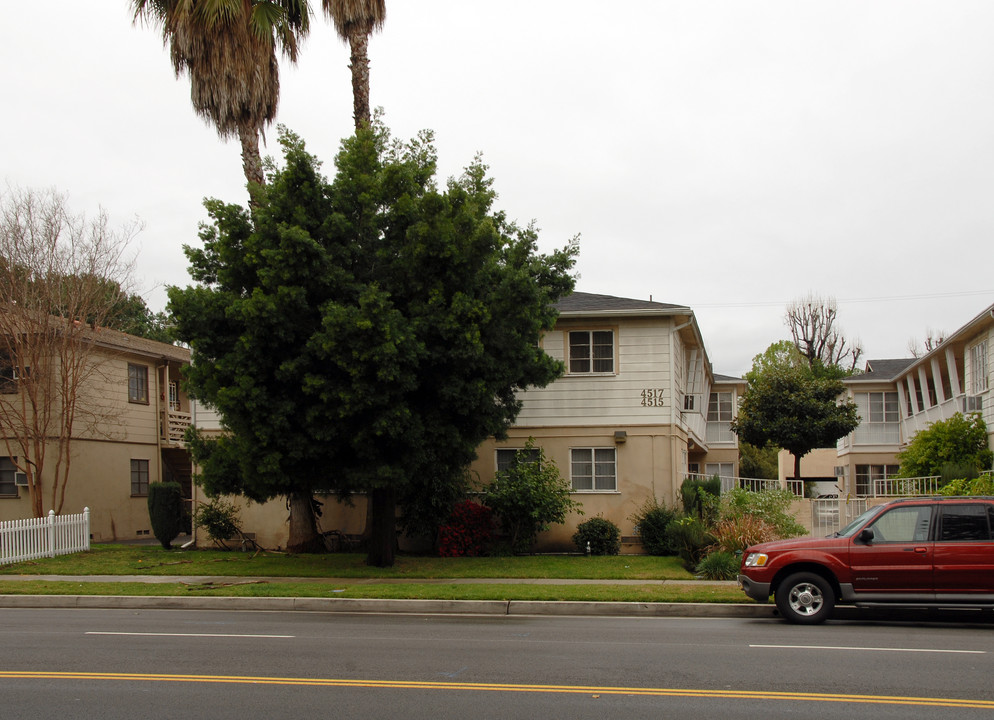 4515-4521 Fulton Ave in Sherman Oaks, CA - Foto de edificio