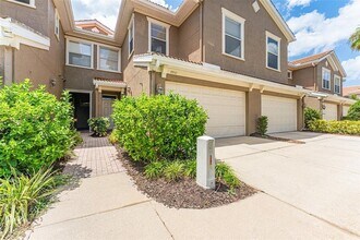 4957 Anniston Cir in Tampa, FL - Foto de edificio - Building Photo