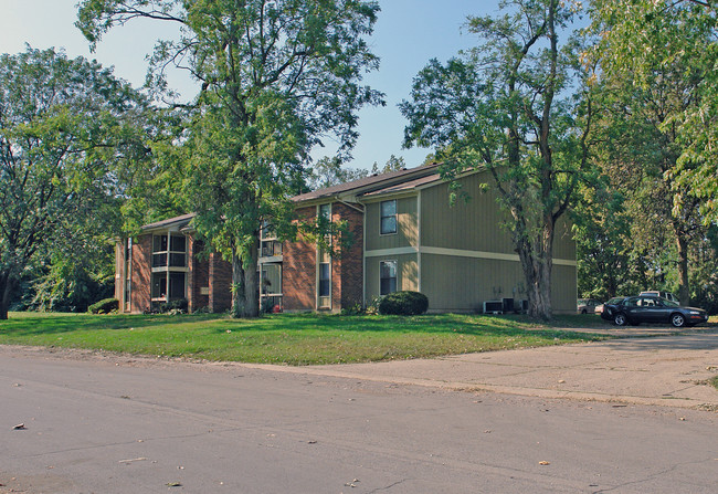 Riverwood Apartments in Dayton, OH - Building Photo - Building Photo