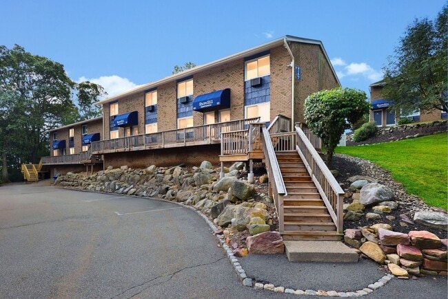 Shore Hill Apartments in Landing, NJ - Foto de edificio - Building Photo