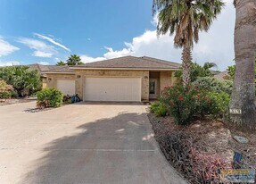 39 Torrey Pines Dr in Laguna Vista, TX - Building Photo