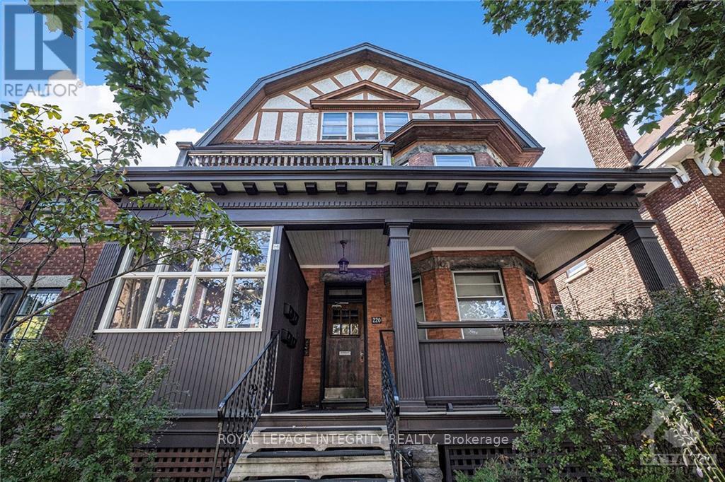 220-220 Powell Ave in Ottawa, ON - Building Photo