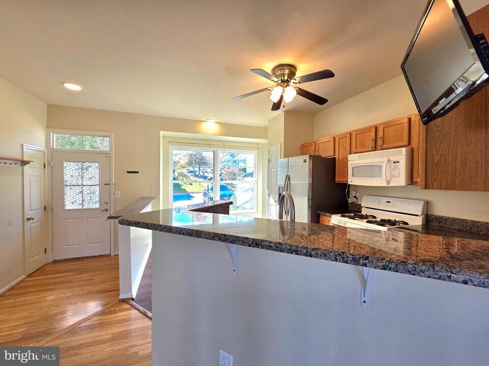 3989 Hartlake St in Woodbridge, VA - Building Photo