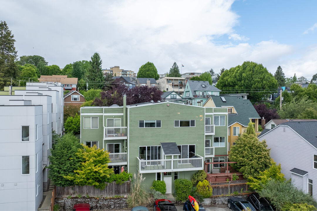 Plum Court in Seattle, WA - Foto de edificio